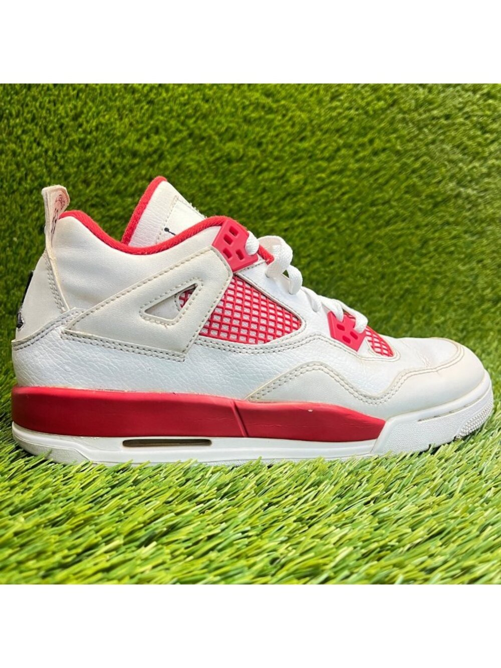 Nike Air Jordan 4 Retro Boys Size 6Y White Athletic Basketball Shoes Sneakers